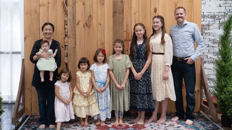 Let’s Meet The Kurkinen Family - 7 Sisters Explore Taiwan EP1 