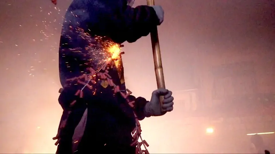 Flying Over the Hakka Village: Burst Dragon