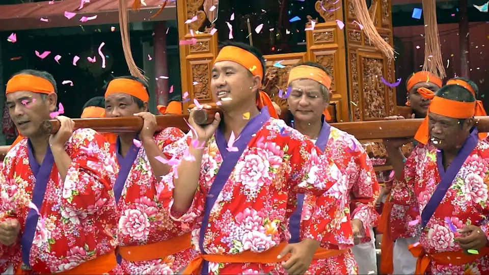 Flying Over the Hakka Village: The Lord is Wild