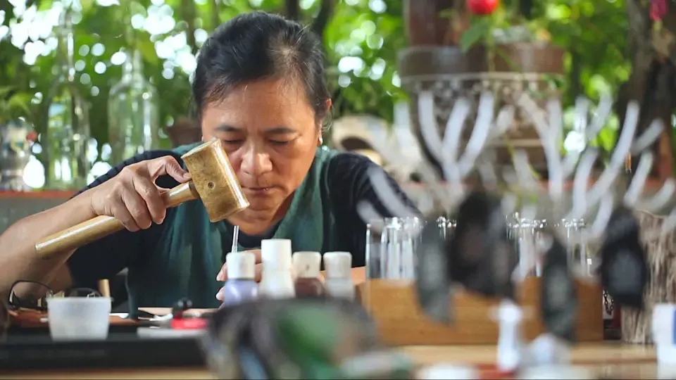 Indigenous Peoples in Fashion: Leather Carving Artist - Pan Shiu-ying