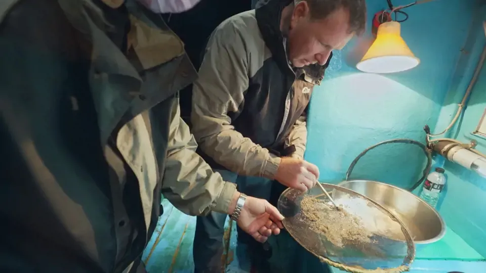 Happy Fisherman - EP4: The Baby Eel School Bus​