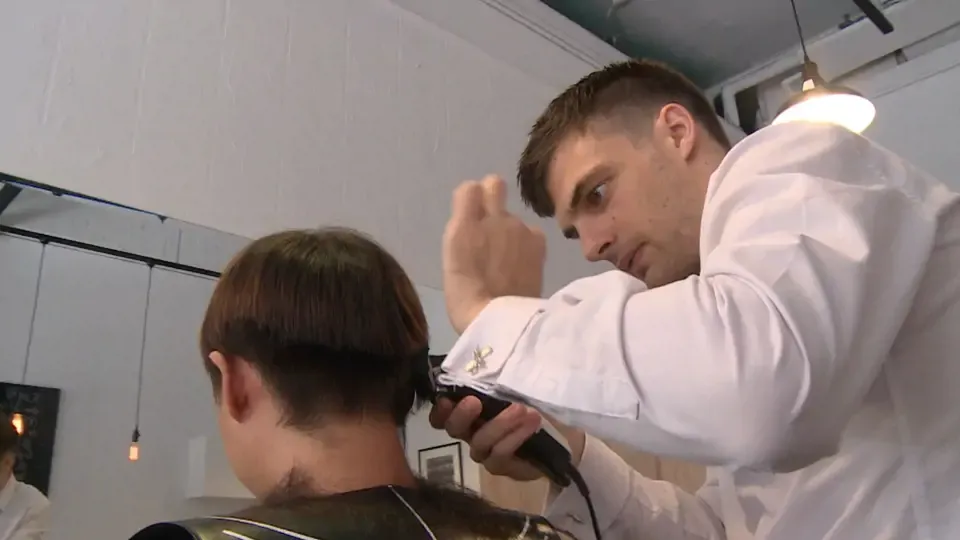 They Chose to Stay: Gentleman Barber from the UK Ep4